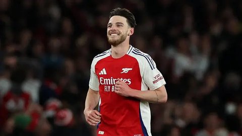 Gelandang bertahan Arsenal, Declan Rice, merayakan golnya ke gawang Real Madrid pada leg pertama perempat final Liga Champions di Emirates Stadium, Rabu dini hari WIB (9-4-2025). (www.arse