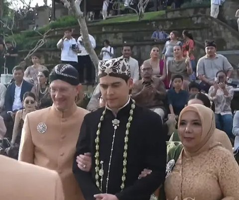 Maxime Bouttier tampil gagah di momen akad nikah (YouTube Luna Maya)