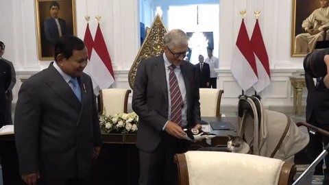 Kedatangan Bill Gates di Istana Merdeka, Jakarta dikabarkan untuk membahas berbagai isu strategis terkait pembangunan berkelanjutan di Indonesia. (BAY ISMOYO/AFP)