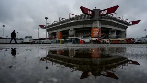 Pemandangan umum menunjukkan tribune kosong sebelum pertandingan leg kedua semifinal Piala Italia (Coppa Italia) Juventus vs AC Milan pada 12 Juni 2020 di stadion Allianz di Turin, yang me