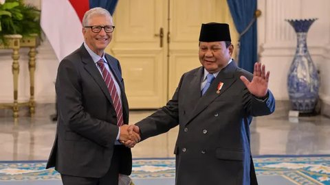 Motif batik Pisan Bali Manggar yang dipilih Bill Gates pada 2008. (dok. Facebook IWAN TIRTA Private Collection/https://