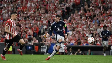 Manchester United - Ilustrasi Logo Manchester United (Bola.com/Adreanus Titus)