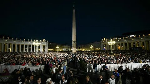 Para kardinal akan terpisah dari dunia luar selama masa pemilihan berlangsung. (Stefano Rellandini/AFP)
