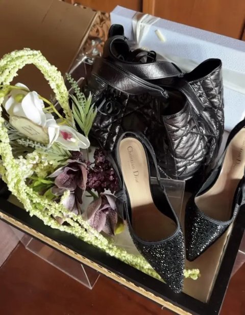 Kebaya pilihan Luna Maya di hari pernikahan. [@lunamaya]