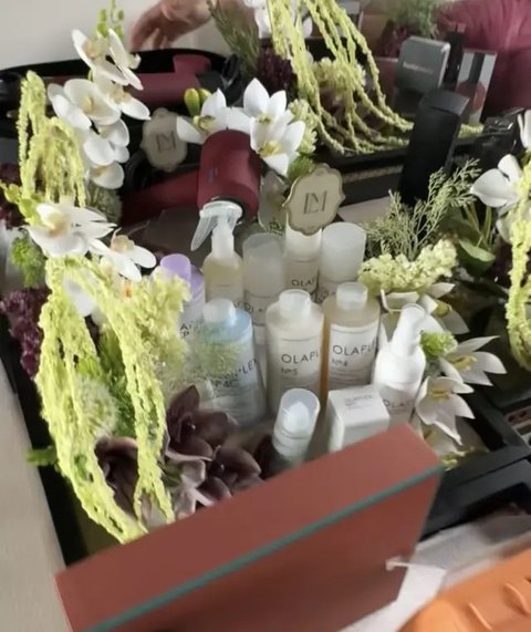 Kebaya pilihan Luna Maya di hari pernikahan. [@lunamaya]