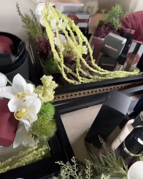 Kebaya pilihan Luna Maya di hari pernikahan. [@lunamaya]