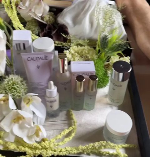 Kebaya pilihan Luna Maya di hari pernikahan. [@lunamaya]