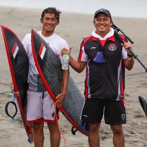 Tipi Jabrik jadi sorotan publik saat muncul dalam upacara Olimpiade Tokyo sebagai pelatih. (Sumber: Instagram/lunamaya)