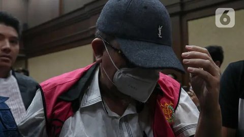Sebelumnya, Jaksa Penuntut Umum (JPU) menuntut Erintuah Damanik dan Mangapul dengan pidana penjara masing-masing selama sembilan tahun serta denda sebesar Rp750 juta subsider kurungan selama enam bulan. (Liputan6.com/Herman Zakharia)