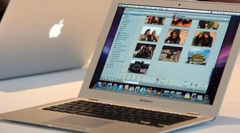 Viral Tukang Batagor Pakai Macbook Pro untuk Jasa Photobooth, Bayar Hanya Rp1.000, (Dok: TikTok @kebagyn)