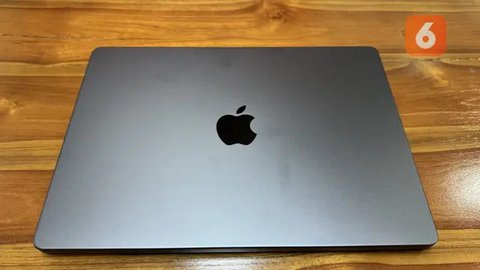 Viral Tukang Batagor Pakai Macbook Pro untuk Jasa Photobooth, Bayar Hanya Rp1.000, (Dok: TikTok @kebagyn)