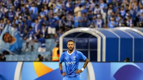 Neymar menyeka matanya saat konferensi pers pengenalan pemain baru Santos di Vila Belmiro, Sao Paulo, Brasil, Sabtu (01/02/2025) WIB. (AP Photo/Andre Penner)