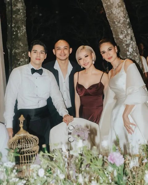 BCL dan Tiko Aryawardhana menghadiri pernikahan Luna Maya dan Maxime Bouttier di Bali. Ia nyanyi lagu "Selalu Ada di Hatimu" untuk mempelai dan tamu. (Foto: Angga Photographer dari Instagr