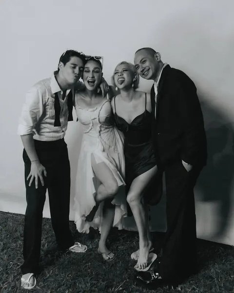 BCL dan Tiko Aryawardhana menghadiri pernikahan Luna Maya dan Maxime Bouttier di Bali. Ia nyanyi lagu "Selalu Ada di Hatimu" untuk mempelai dan tamu. (Foto: Angga Photographer dari Instagr