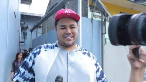 Setelah sukses dengan baju yang dikenakan Kevin Liliana di ajang Miss Internasional, Ivan Gunawan juga sedang menyiapkan baju untuk Bunga Jelita perwakilan Indonesia untuk ajang Miss Universe