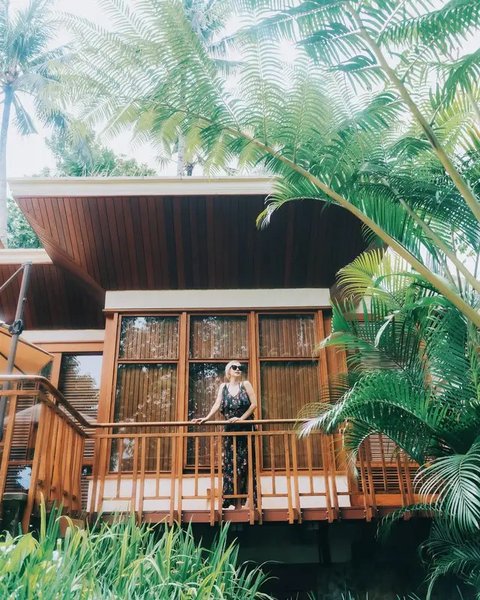 Suasana villa tempat liburan BCL dan Tiko