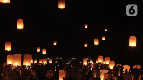 Kegiatan ini untuk menyambut Hari Tri Suci Waisak ke-2569 Buddhis Era (BE) tahun 2025. (YASUYOSHI CHIBA/AFP)