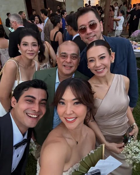Lihat di sini penampilan serasi Gisella Anastasia & Cinta Brian saat kondangan Luna Maya-Maxime Bouttier. [@gisel_la].