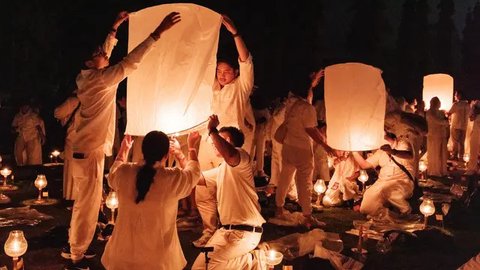 FOTO: Cantiknya Ribuan Lampion Terangi Candi Borobudur saat Puncak Perayaan Waisak 2025