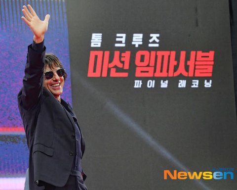 Ikon Hollywood Tom Cruise Bakal Hadir di YouTube Jin BTS  Jadi Bintang Tamu