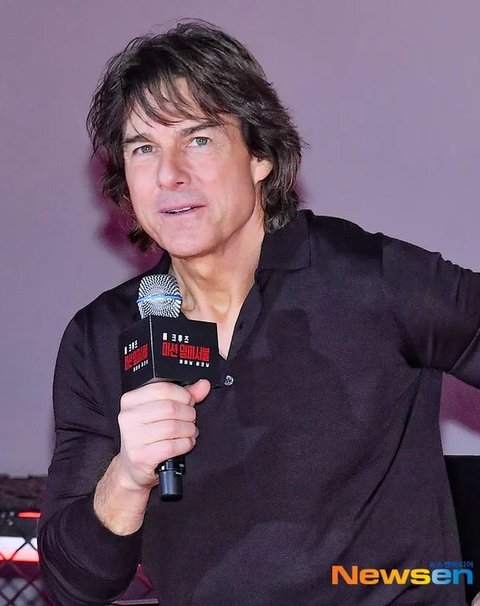 Ikon Hollywood Tom Cruise Bakal Hadir di YouTube Jin BTS  Jadi Bintang Tamu