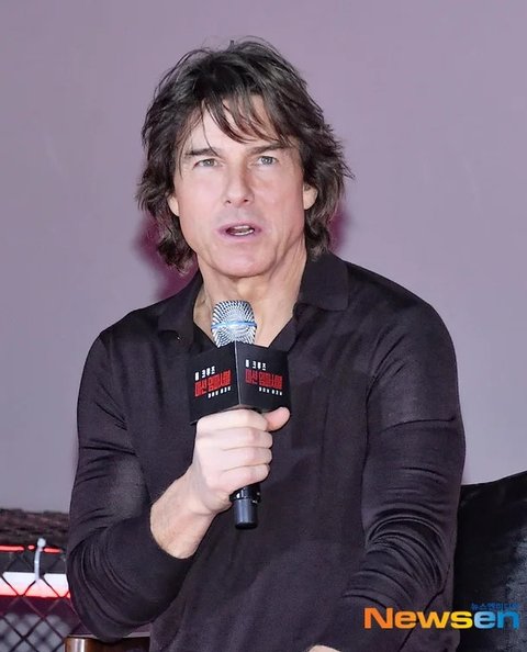 Ikon Hollywood Tom Cruise Bakal Hadir di YouTube Jin BTS  Jadi Bintang Tamu