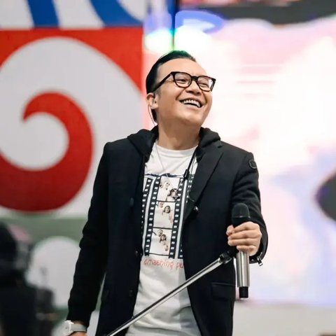 Inspirasi Model Jas Ala Ari Lasso