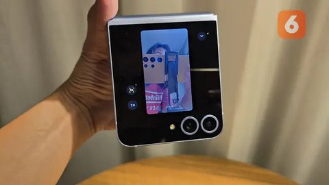 Penampakan Galaxy Z Flip 6 yang dirilis Samsung di Paris, Prancis. (Liputan6.com/ Agustin Setyo Wardani)