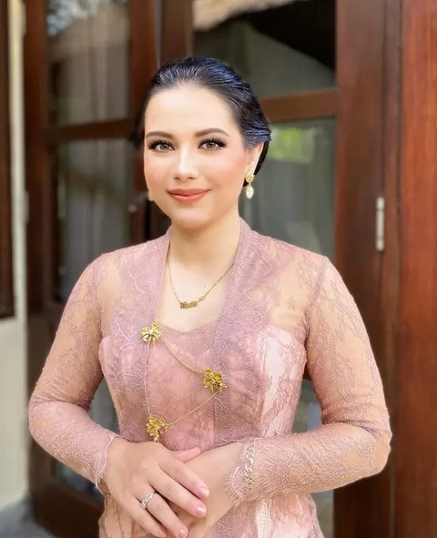Potret Elodie Bouttier Adik Maxime Bouttier, Cantik Berkebaya saat Pernikahan Luna Maya