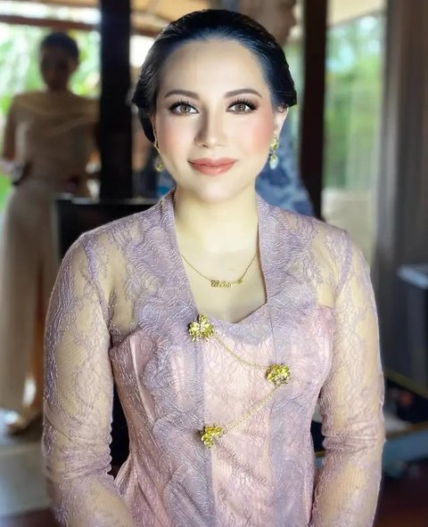 Potret Elodie Bouttier Adik Maxime Bouttier, Cantik Berkebaya saat Pernikahan Luna Maya