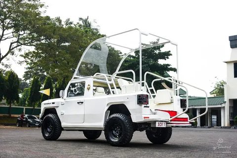 PT Pindad memperkenalkan MV3 Garuda Limousine, kendaraan khusus antipeluru khusus untuk Presiden Prabowo (dok: Pindad)