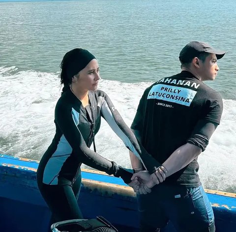 Wajah Prilly Latuconsina Tanpa Makeup saat Diving Date Bersama Omara. [@prillylatuconsina96]