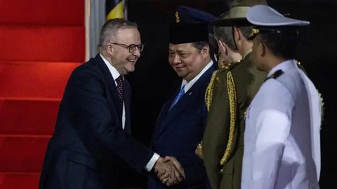 FOTO: Momen PM Australia Anthony Albanese Tiba di Jakarta Disambut Dua Menteri Prabowo