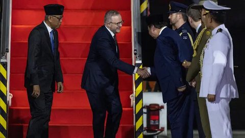FOTO: Momen PM Australia Anthony Albanese Tiba di Jakarta Disambut Dua Menteri Prabowo