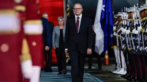 FOTO: Momen PM Australia Anthony Albanese Tiba di Jakarta Disambut Dua Menteri Prabowo