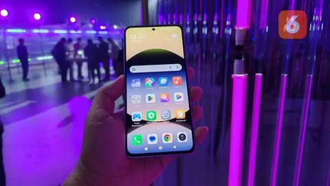 Penampakan smartphone Redmi 14C Starry Blue (Liputan6.com/ Agustin Setyo Wardani)