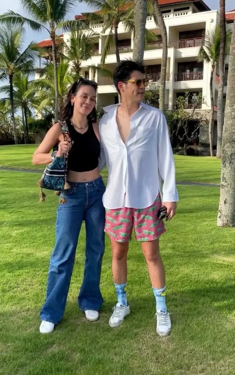 Outfit Liburan di Pantai Ala Luna Maya (Sumber: IG/lunamaya)