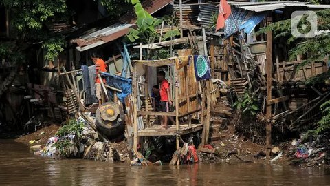 Faktor utama terhambatnya proyek normalisasi Sungai Ciliwung adalah permasalahan pembebasan lahan. (Liputan6.com/Angga Yuniar)