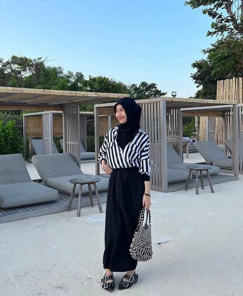 6 Outfit Monokrom Simpel dan Stylish untuk Segala Kesempatan (sumber: AI)