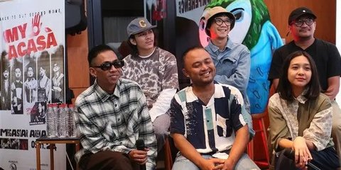 Penampilan grup band Fourtwnty dalam Festival Tamagochill di Tennis Indoor Senayan, Jakarta, Jumat (22/11/2019). Alunan musik Fourtwnty membuat suasana menjadi hangat. (Liputan6.com/Faizal Fa