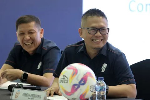 BRI Liga 1 - Ilustrasi Persib Bandung Juara BRI Liga 1 Musim 2024-2025 (Bola.com/Adreanus Titus)