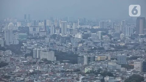FOTO: Kualitas Udara di Jakarta Tidak Sehat untuk Kelompok Rentan dan Sensitif