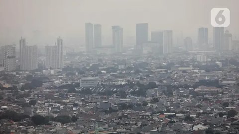 FOTO: Kualitas Udara di Jakarta Tidak Sehat untuk Kelompok Rentan dan Sensitif