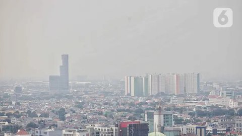 FOTO: Kualitas Udara di Jakarta Tidak Sehat untuk Kelompok Rentan dan Sensitif