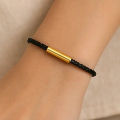 Model Gelang Emas Tali Hitam