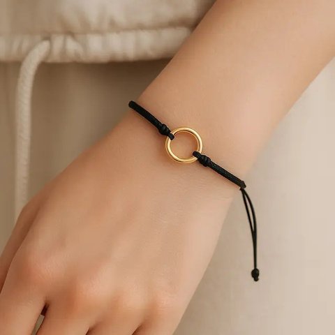 Model Gelang Emas Tali Hitam