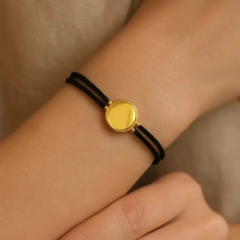 Model Gelang Emas Tali Hitam