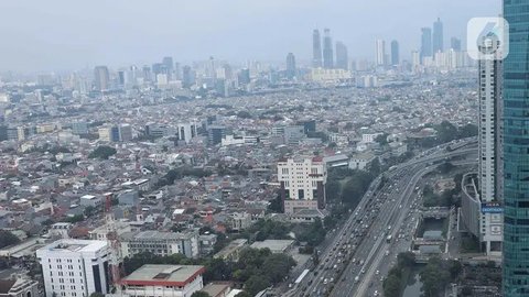 DLH DKI Jakarta menargetkan penambahan 1.000 SPKU berbiaya rendah agar pemantauan kualitas udara lebih luas dan akurat. (Liputan6.com/Angga Yuniar)