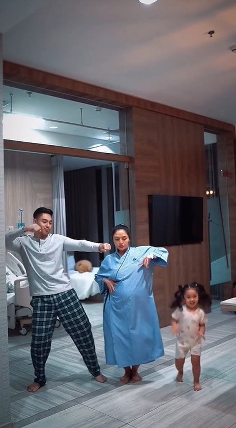 Momen Perdana Siti Badriah Bagikan Kebersamaan Bareng Krisjiana dan 2 Anak, Seru-seruan Joget Bareng