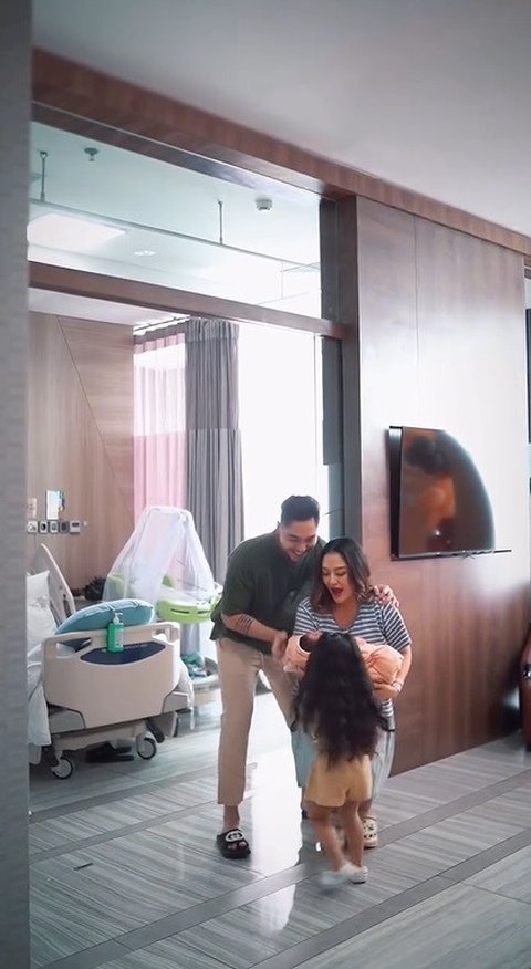Momen Perdana Siti Badriah Bagikan Kebersamaan Bareng Krisjiana dan 2 Anak, Seru-seruan Joget Bareng